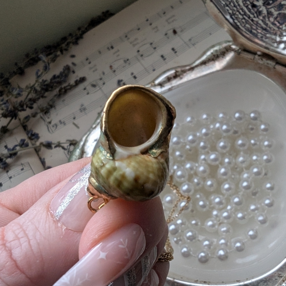 Vintage Gold and Green Shell Pendant Necklace - Picture 6 of 16